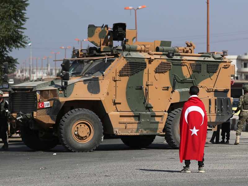 Bloomberg: тысячи турецких военных направлены в Сирию для сдерживания “атаки Путина”