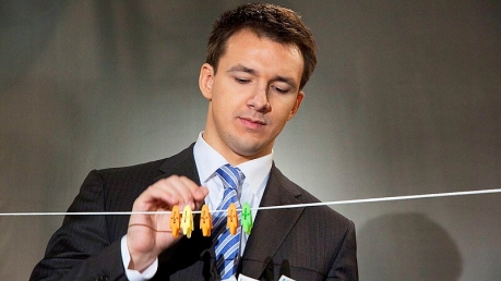 Ведущий "России-24" Николай Корженевский рассказал, как выбрался из утонувшего вертолета "Ми-8" на Камчатке