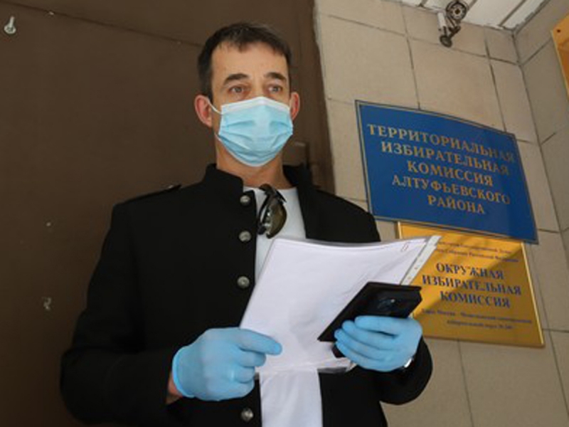 “Горько и стыдно”: Дмитрия Певцова раскритиковали за упрек молодежи, не желающей «умирать за царя»