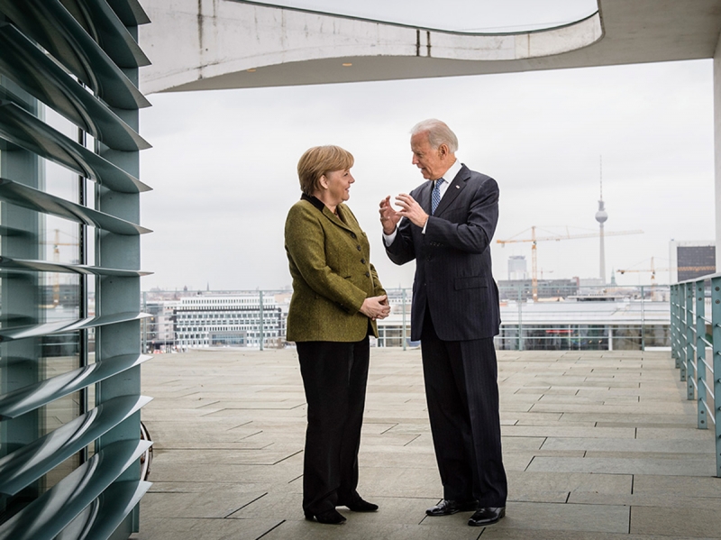 ИноСМИ: Меркель отказалась разговаривать с Байденом по телефону