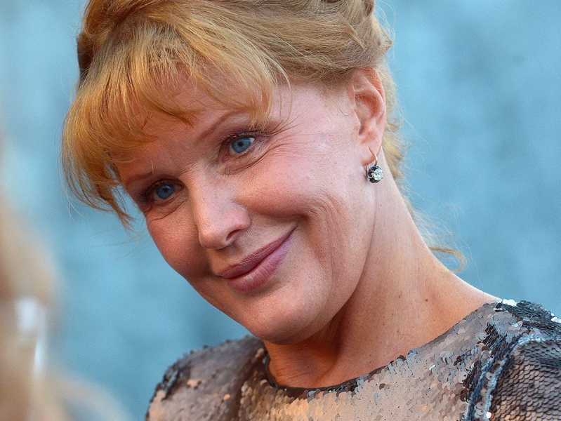 Молодой актер обвинил 67-летнюю Елену Проклову в домогательствах