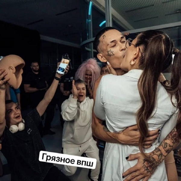 Моргенштерн в одних трусах сделал предложение своей девушке Диларе