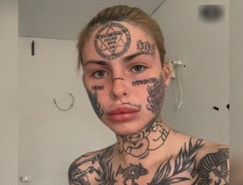 Московская полиция проверяет модель, оголившуюся на фоне храма