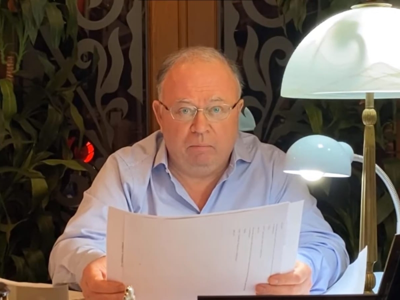 “Может надо было делать как весь мир?”: Караулов резко высказался после заявления Минздрава о степени защиты вакцин