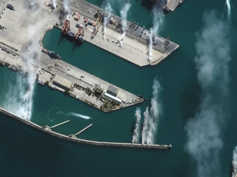 На базе ВМФ РФ в Сирии замечено сильное задымление: опубликовано фото