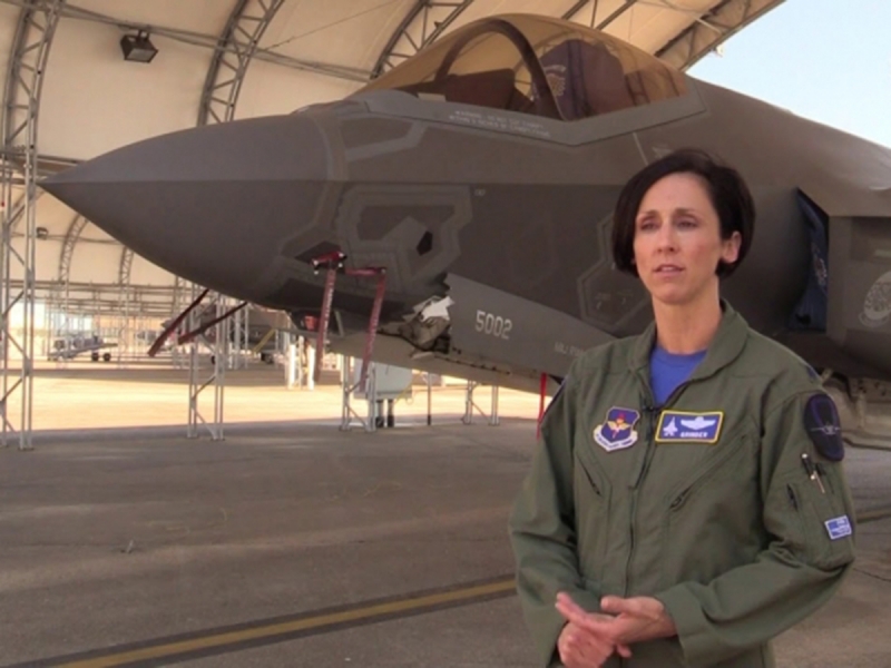 Первая в мире женщина-пилот F-35 разбила истребитель в первом же полете: опубликовано видео