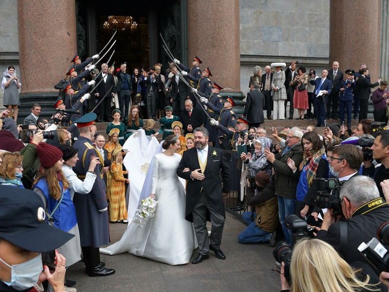 Шойгу наказал военных за почетный караул на венчании потомков Романовых