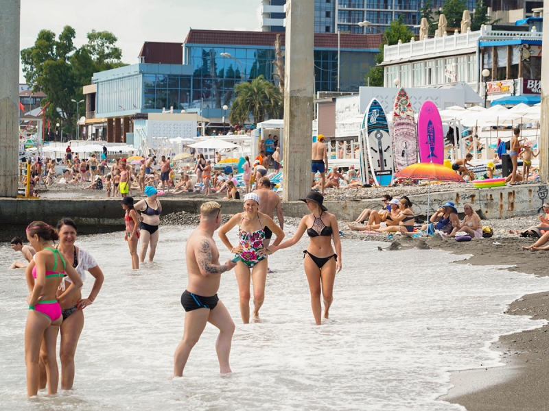 Штрафы в 30 тысяч для непривитых туристов в Анапе и Сочи возмутили россиян