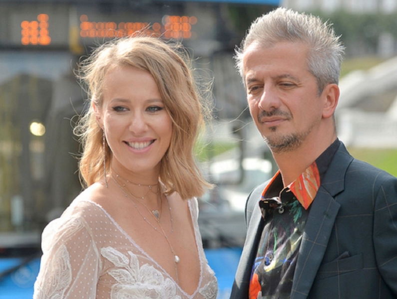 СМИ: вслед за Собчак из Москвы улетел и Константин Богомолов