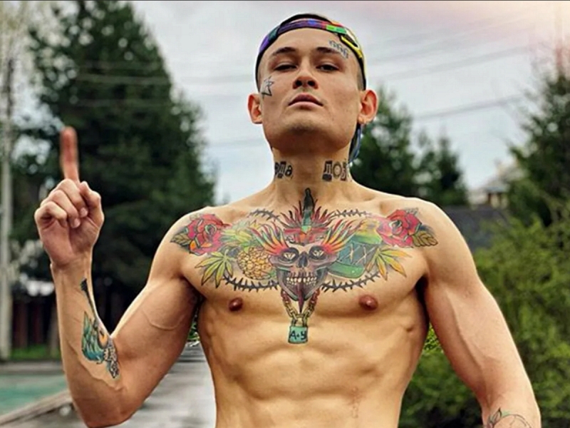 Священник пригрозил “размазать по полу” Моргенштерна, подписавшего контракт на бой