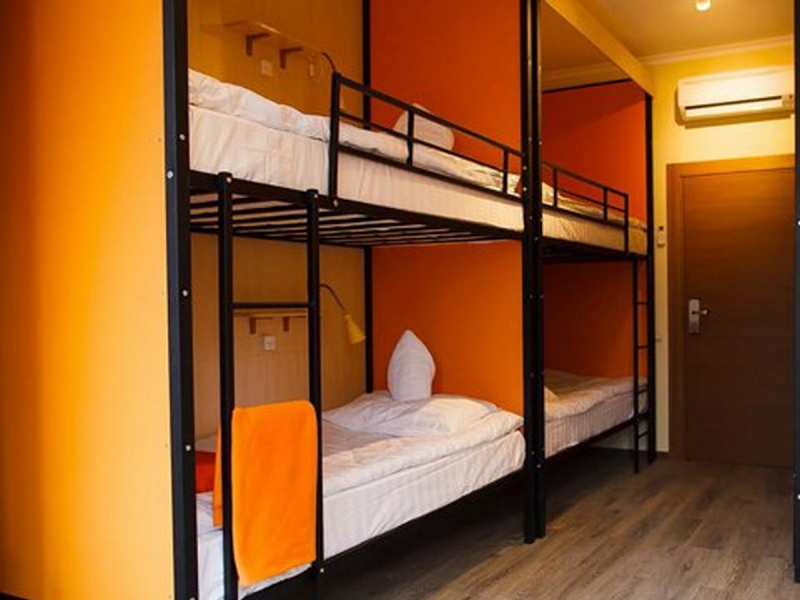 В Москве осудили мужчину, который с COVID-19 специально заселился в хостел