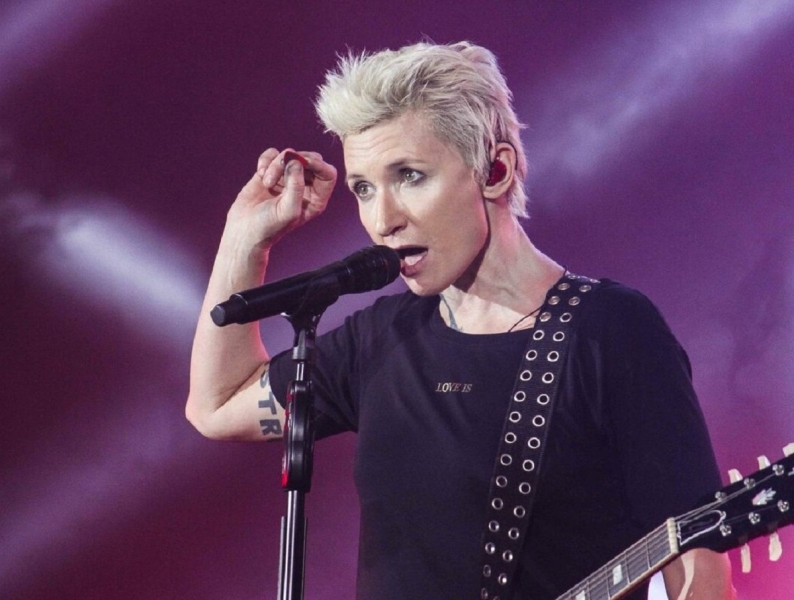 Видео корпоратива с Дианой Арбениной на теплоходе в разгар пандемии появилось в Сети